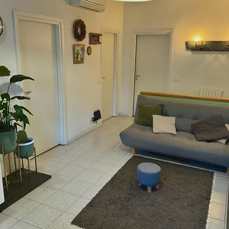 Cozy Next To Porta Romana 게스트하우스