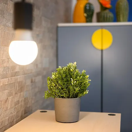 Insubria 8-dx - Monolocale Cool דירה