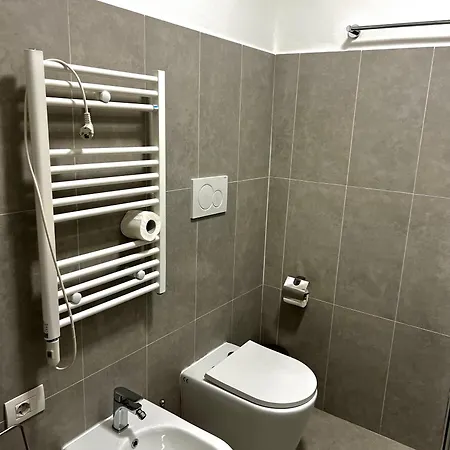 Moderno Bilocale Vicino Navigli E Bocconi 米兰