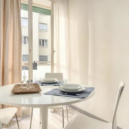 Elegant One-bedroom In Porta Romana