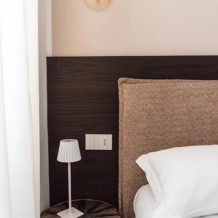 Youhosty - 2 Bedroom Porta Venezia Апартаменты