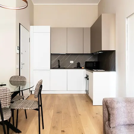 Youhosty - 2 Bedroom Porta Venezia Апартаменты Милан