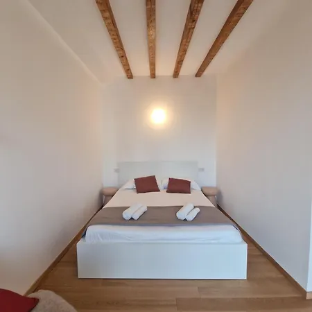 Διαμέρισμα Camparino Apartment, 10 Min From The Duomo, *