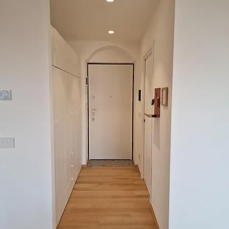 Camparino Apartment, 10 Min From The Duomo, *