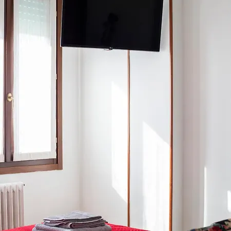 Cozy Design House - 15 Minutes From Navigli-humanitas Mediolan