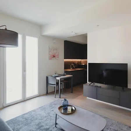 Gohost - Modern And Bright With Terrace And Balcony דירה מילאנו
