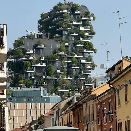 Isola Flat شقة ميلان