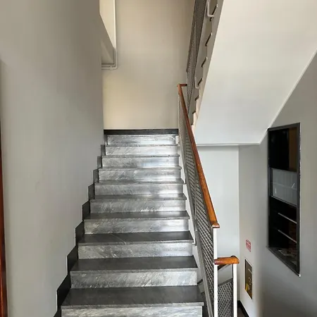 Isola Flat * ميلان