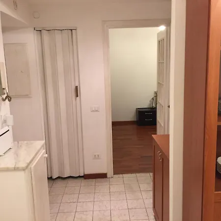 Апартаменты Natalia's 2-rooms Cozy Flat, Only 10 Min To Duomo Милан