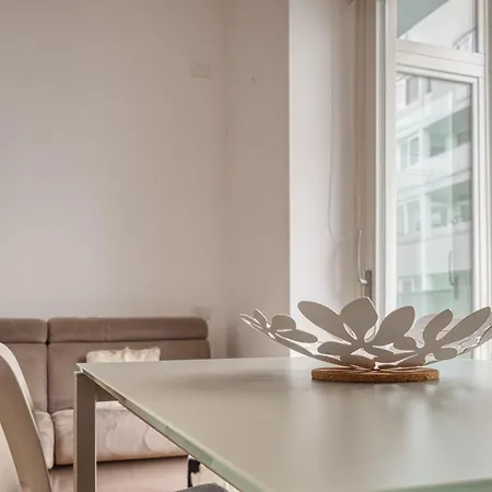 Modern Retreat In The Heart Of Apartament