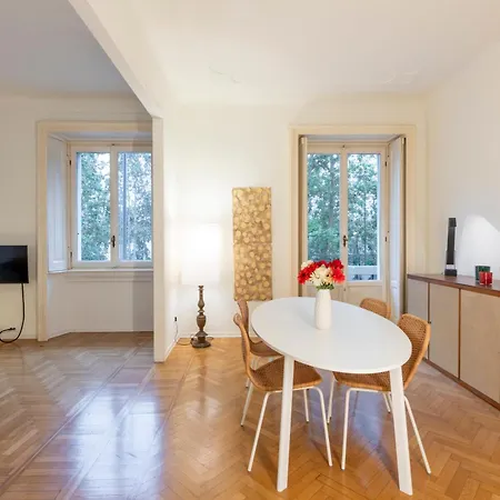 Ercole Ferrario 12 - Ampio E Luminoso Apartmán *