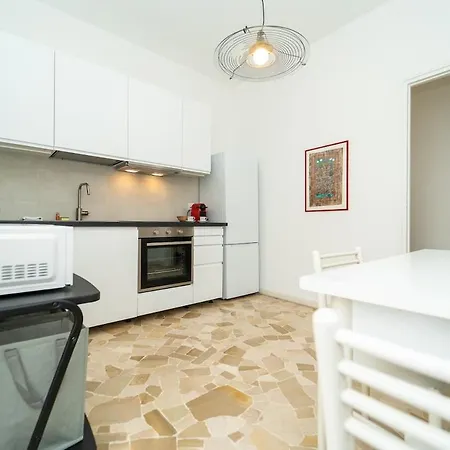 Apartment Bright In Milan