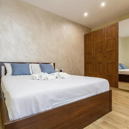 Brera-art District Historic Courtyard * מילאנו