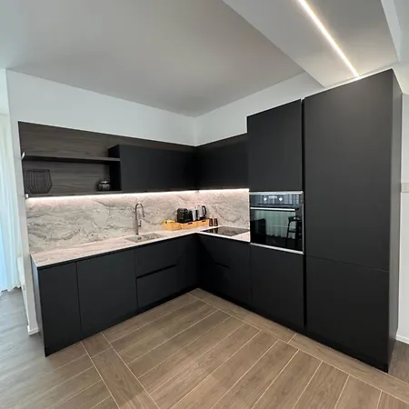 White House Con Posti Auto Milánó