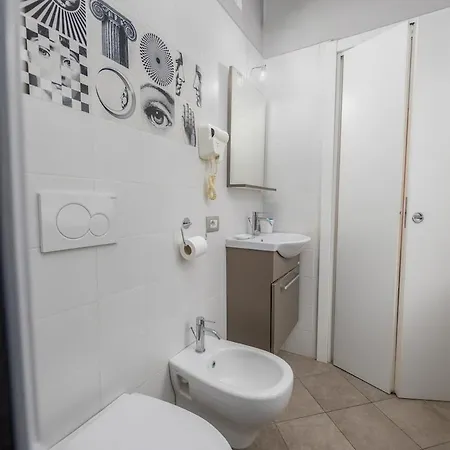 5 Min To Metro - Independent - Quiet - Privacy Appartamento Milano