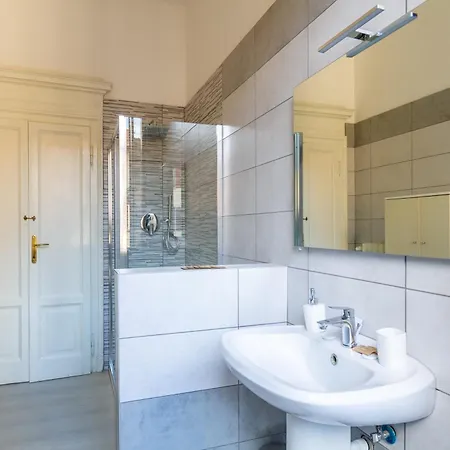 Apartment Duomo Centro 10 Min-linate 10 Min -lumiere Harmony Maison- *