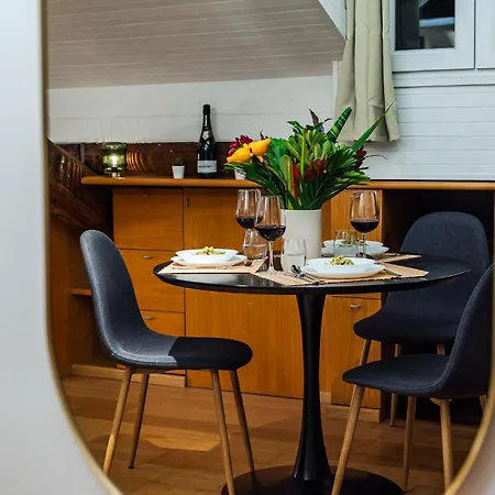 The Mirror Attic - Moscova Brera *