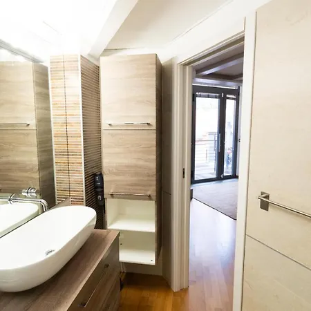 Artist's Nest - Loft Con Patio Esclusivo ミラノ