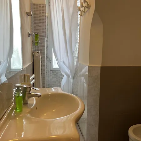 Natalia's 2-rooms Cozy Flat, Only 10 Min To Duomo * Милан