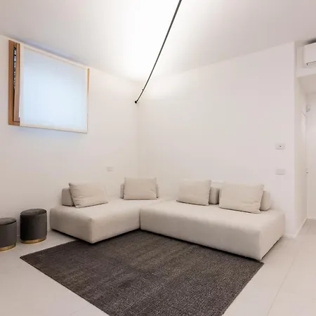 White House Con Posti Auto Apartman