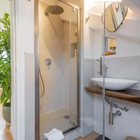 Bright Penthouse Attic In The Heart Of 아파트