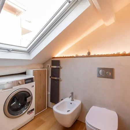 Bright Penthouse Attic In The Heart Of * Milánó