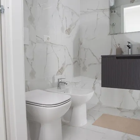 Modern In - Nolo *