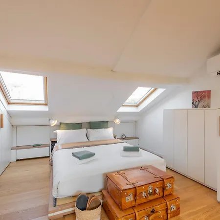 Bright Penthouse Attic In The Heart Of * Milánó