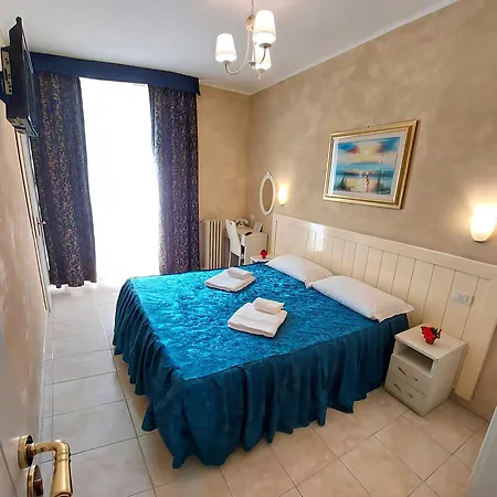 Aurelia Hotel 2*