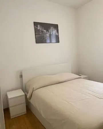 Two-room San Babila Apartament Mediolan