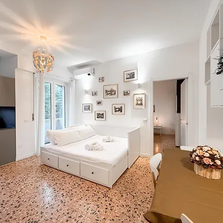 Free Park, 100m From San Siro, Derby Two-room Apartment Milan