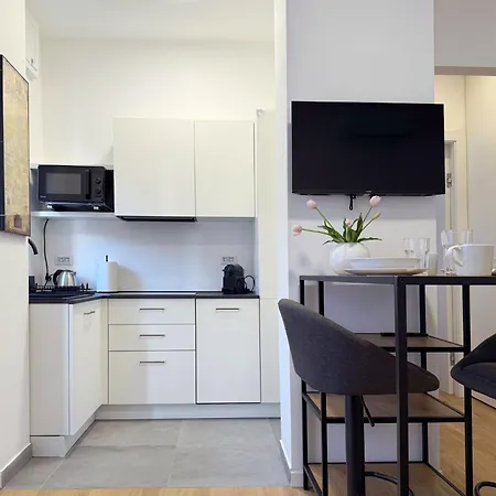 Viale Monza Ab - 2 Bedroom- 15 Min Dal Duomo Apartament Mediolan