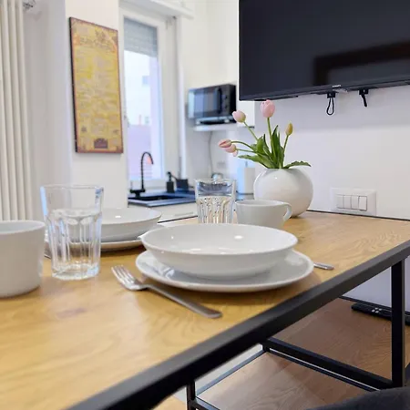 Viale Monza Ab - 2 Bedroom- 15 Min Dal Duomo Daire *