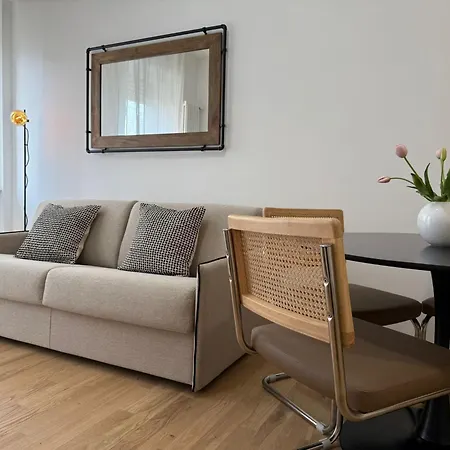 Viale Monza Ab - 2 Bedroom- 15 Min Dal Duomo Daire *