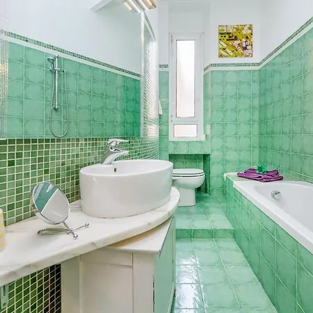 Апартаменты Mondrian Style House