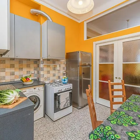 Апартаменты Mondrian Style House