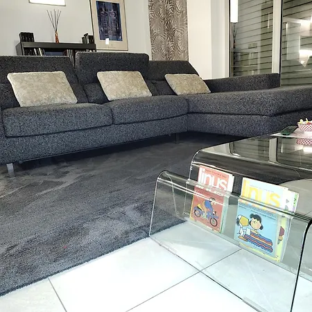 Space Loft - Close To M5 Subway - Free Parking - Sky & Netflix Tv Daire *