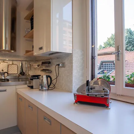 Bright And Comfy In A Beautiful Contemporary Milánó