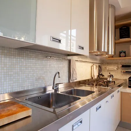 Bright And Comfy In A Beautiful Contemporary Apartman Milánó