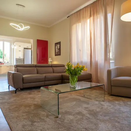 Bright And Comfy In A Beautiful Contemporary Apartman Milánó