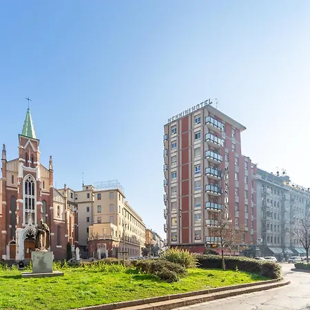 Repubblica-stazione Big House Skyline View 4 Pax Check In H24 * Милан