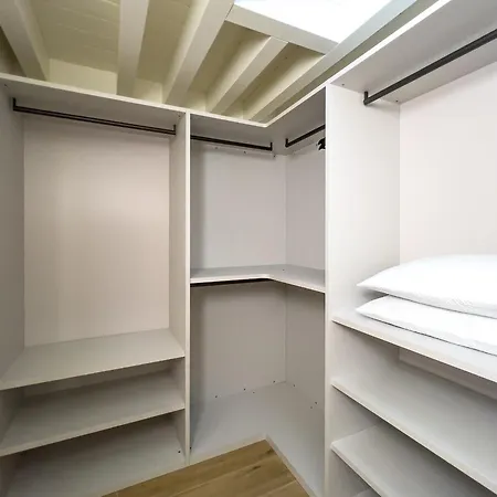 Bright With Terrace And Pool Apartament