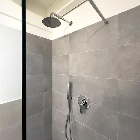 Bright With Terrace And Pool Apartman *