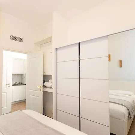 Flower - New Bright In Brera Mediolan