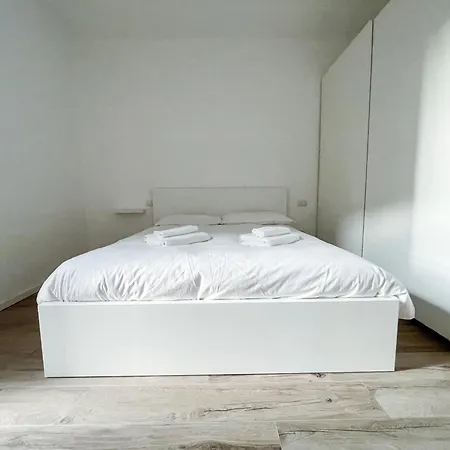 & Sky Escape - 5 Mins Center, *