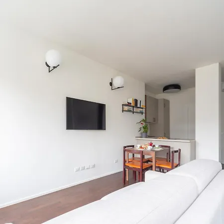 Charming & Bright Near Milan's Fashion District Apart Otel Milano