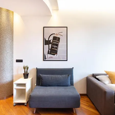 Garibaldi Station-isola-the Cubes