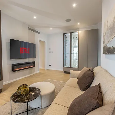 Apartament Luxury 2 Bedroom In Mediolan