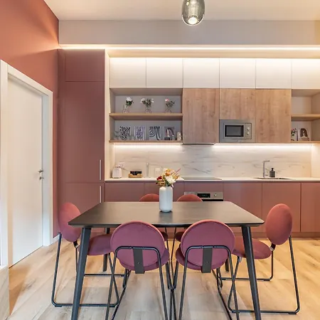 5' From Station, With 2 Bedrooms Apartmán Milán