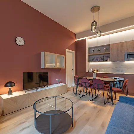 5' From Station, With 2 Bedrooms Apartmán Milán